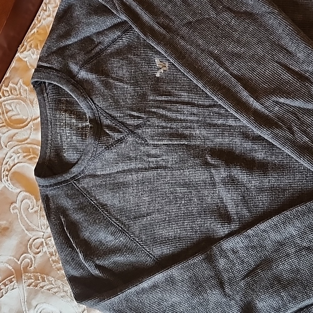Men's tee longsleeve size medium in good condition color dark gray...